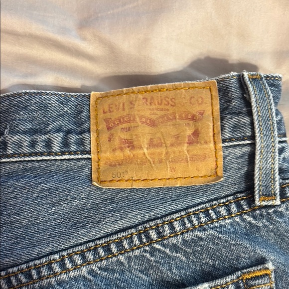 Distressed Levi Denim Women Shorts - Picture 3 of 5